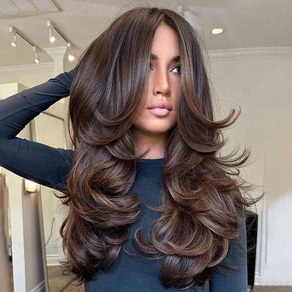 Why Choose a Long Hair Wavy Wig for Your Next Look?